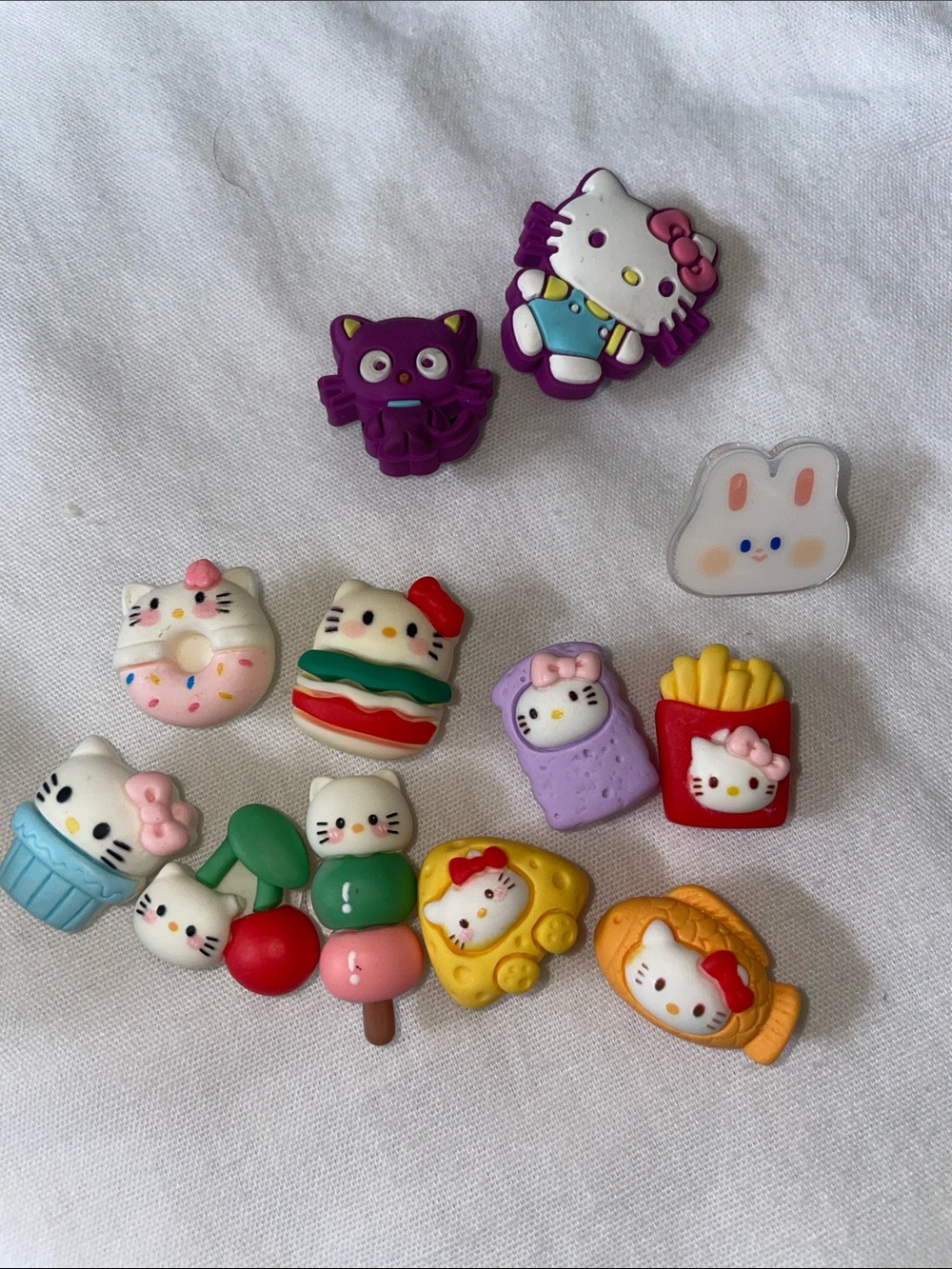 Hello Kitty Mini Food & Character Shoe Crocs Buttons Set